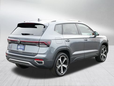 Certified 2025 Volkswagen Taos SEL image 7