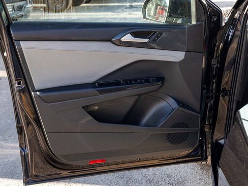 Used 2023 Volkswagen Taos SEL image 11