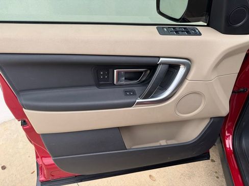 Used 2019 Land Rover Discovery Sport HSE AWD/4WD image 12