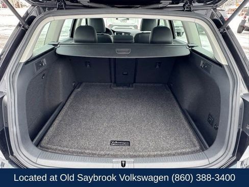 Used 2018 Volkswagen Golf SE image 17