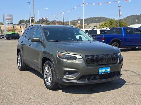 Used 2020 Jeep Cherokee Latitude Plus w/ Cold Weather Group FWD image 6