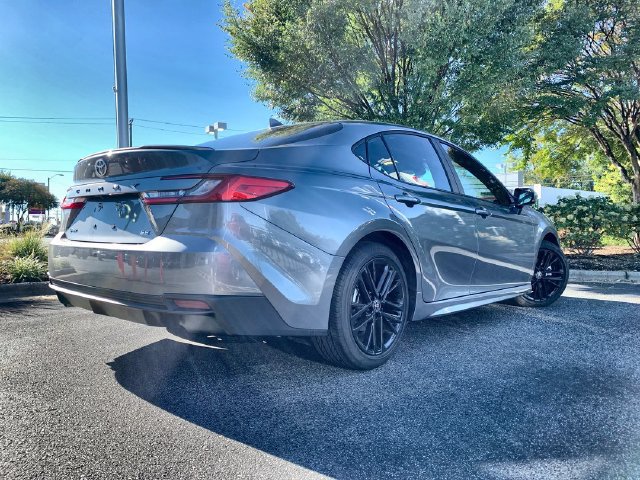 Used 2026 Toyota Camry SE FWD image 8