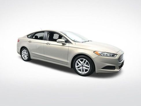 Used 2016 Ford Fusion SE FWD image 1