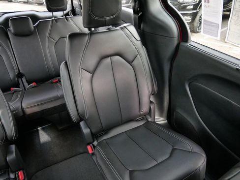 New 2026 Chrysler Pacifica Select AWD/4WD image 22