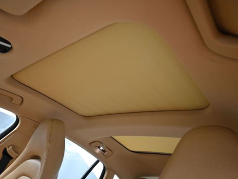 Used 2019 Porsche Panamera image 25