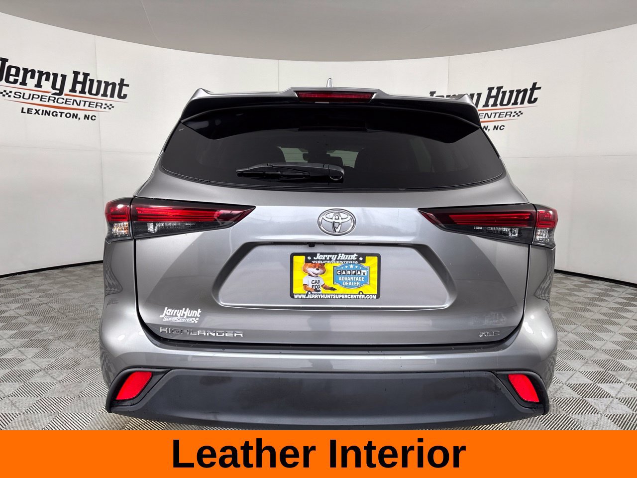Used 2025 Toyota Highlander XLE FWD image 7