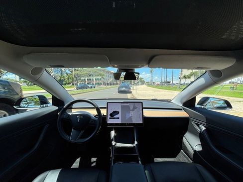 Used 2018 Tesla Model 3 Long Range RWD image 12