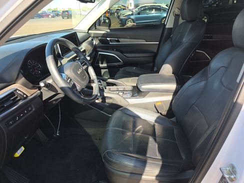 Used 2022 Kia Telluride EX w/ EX Premium Package FWD image 2