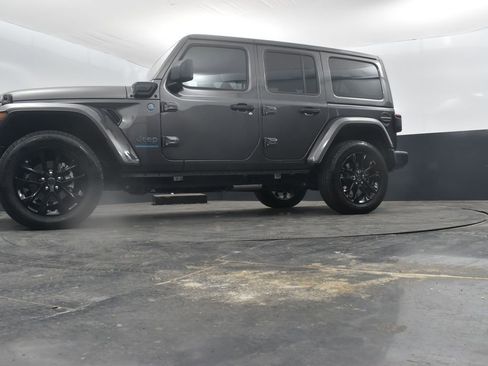 Used 2025 Jeep Wrangler Unlimited Sahara w/ Safety Group AWD/4WD image 40
