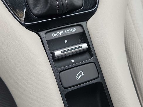Certified 2026 Honda HR-V LX image 25