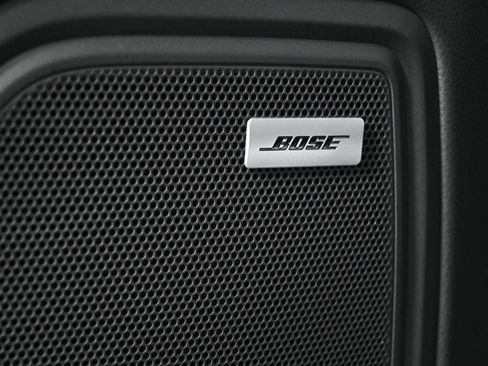 Certified 2025 Porsche Macan image 8