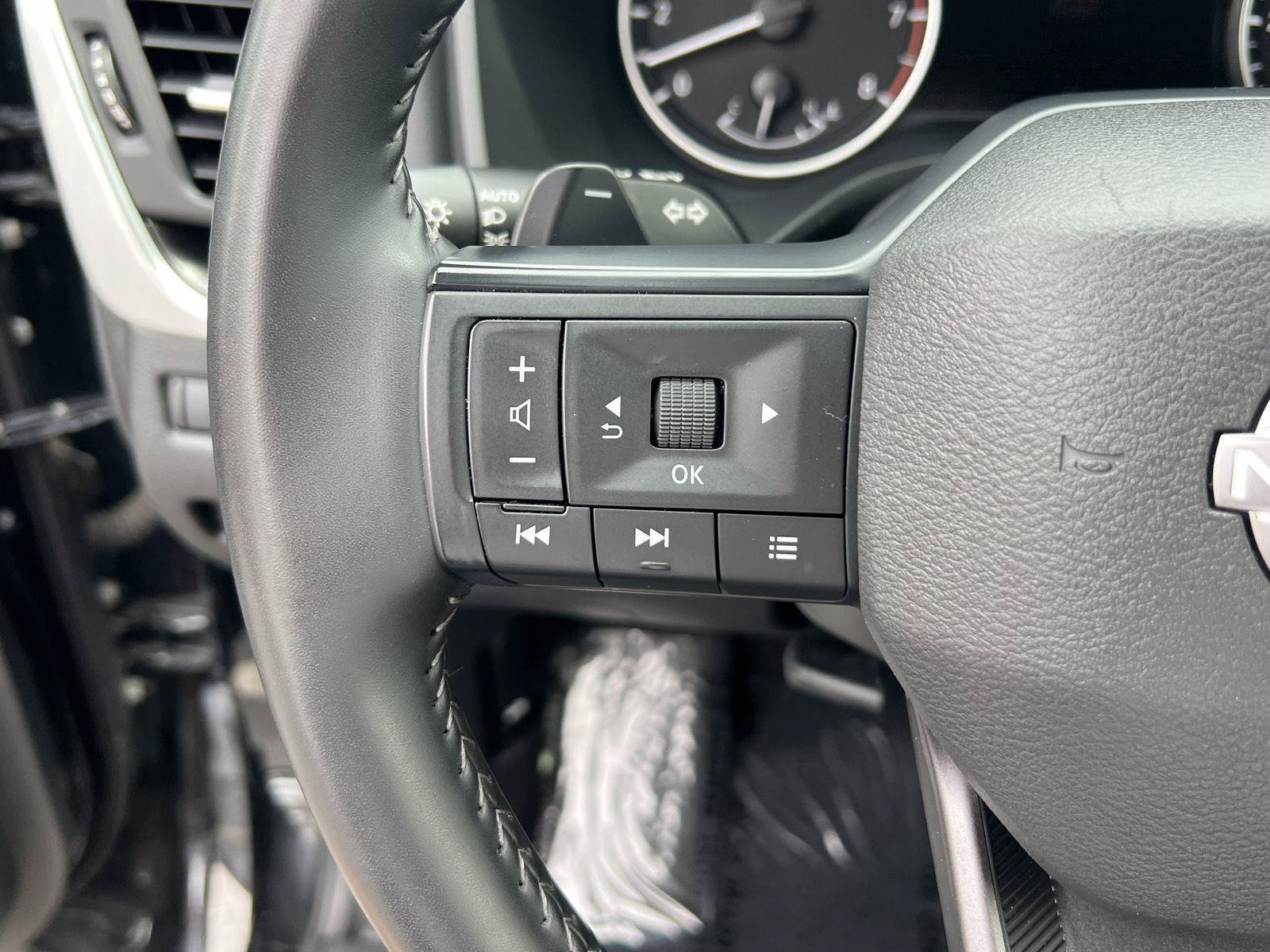 Used 2025 Nissan Rogue SV AWD/4WD image 34