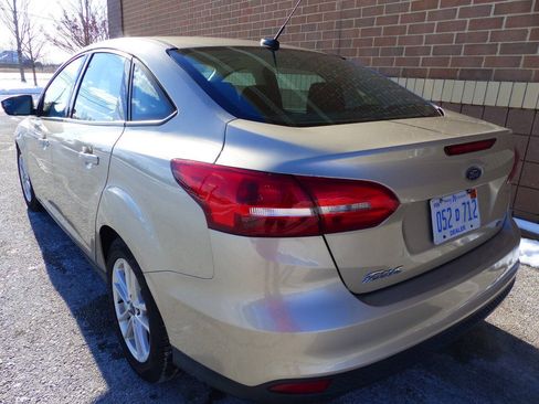 Used 2017 Ford Focus SE FWD image 6