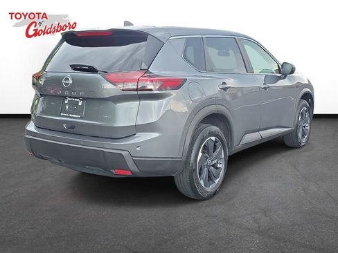 Used 2025 Nissan Rogue SV AWD/4WD image 5