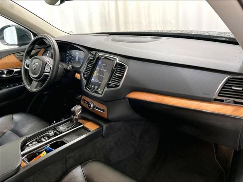 Used 2021 Volvo XC90 T6 Momentum w/ Advanced Package image 14