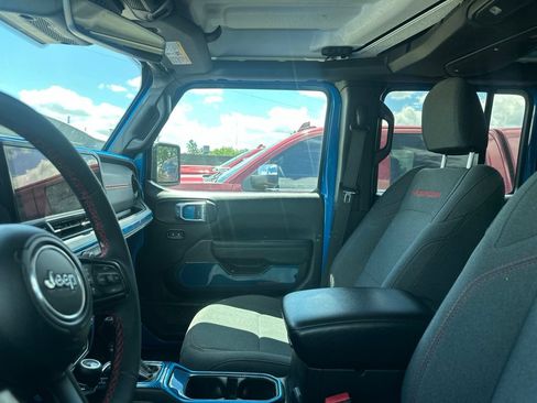 Used 2024 Jeep Wrangler Unlimited Rubicon w/ Technology Group AWD/4WD image 4