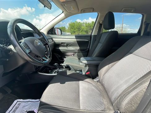 Used 2018 Mitsubishi Outlander LE FWD image 9