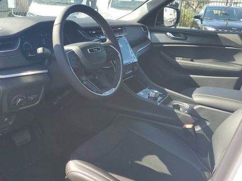 New 2025 Jeep Grand Cherokee Altitude image 20