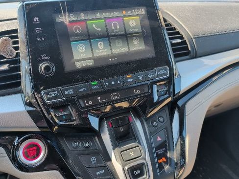 Used 2019 Honda Odyssey Elite image 2