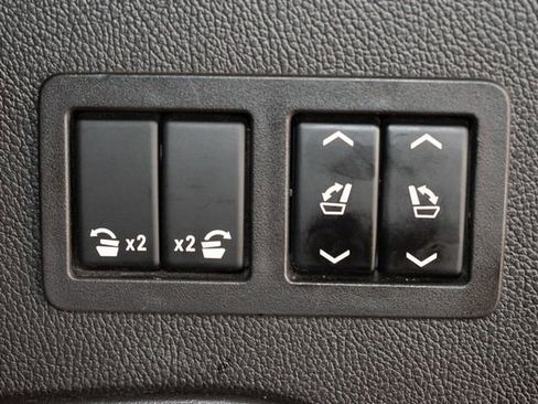 Used 2016 GMC Yukon SLT AWD/4WD image 16