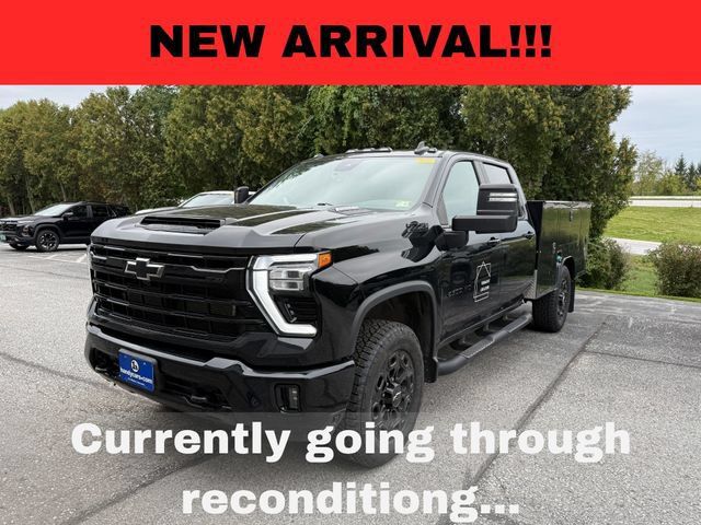 Used 2024 Chevrolet Silverado 2500 LT w/ Midnight Edition AWD/4WD image 1
