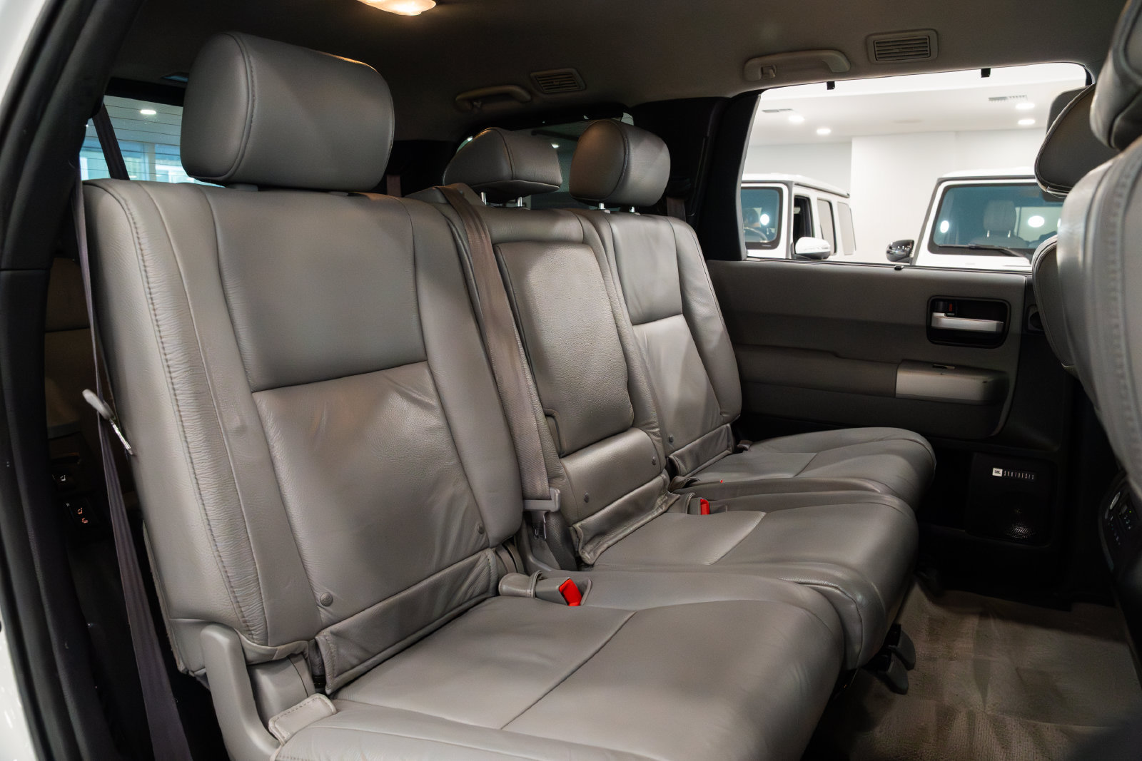 Used 2008 Toyota Sequoia Limited w/ Cold Area Pkg AWD/4WD image 23