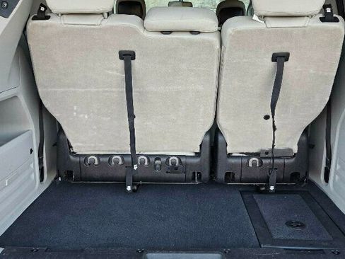 Used 2013 Dodge Grand Caravan SXT image 17