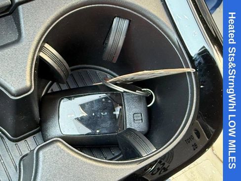 Used 2026 Toyota Prius XLE FWD image 30