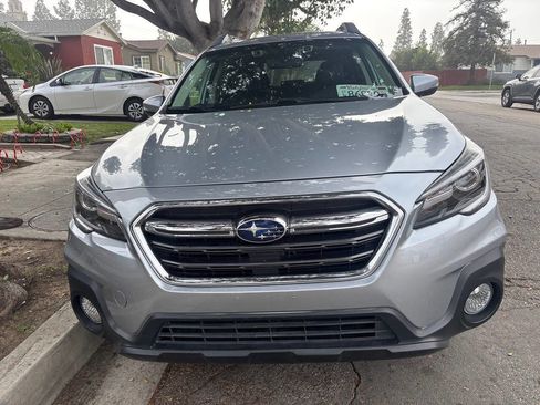Used 2018 Subaru Outback 2.5i Limited image 2
