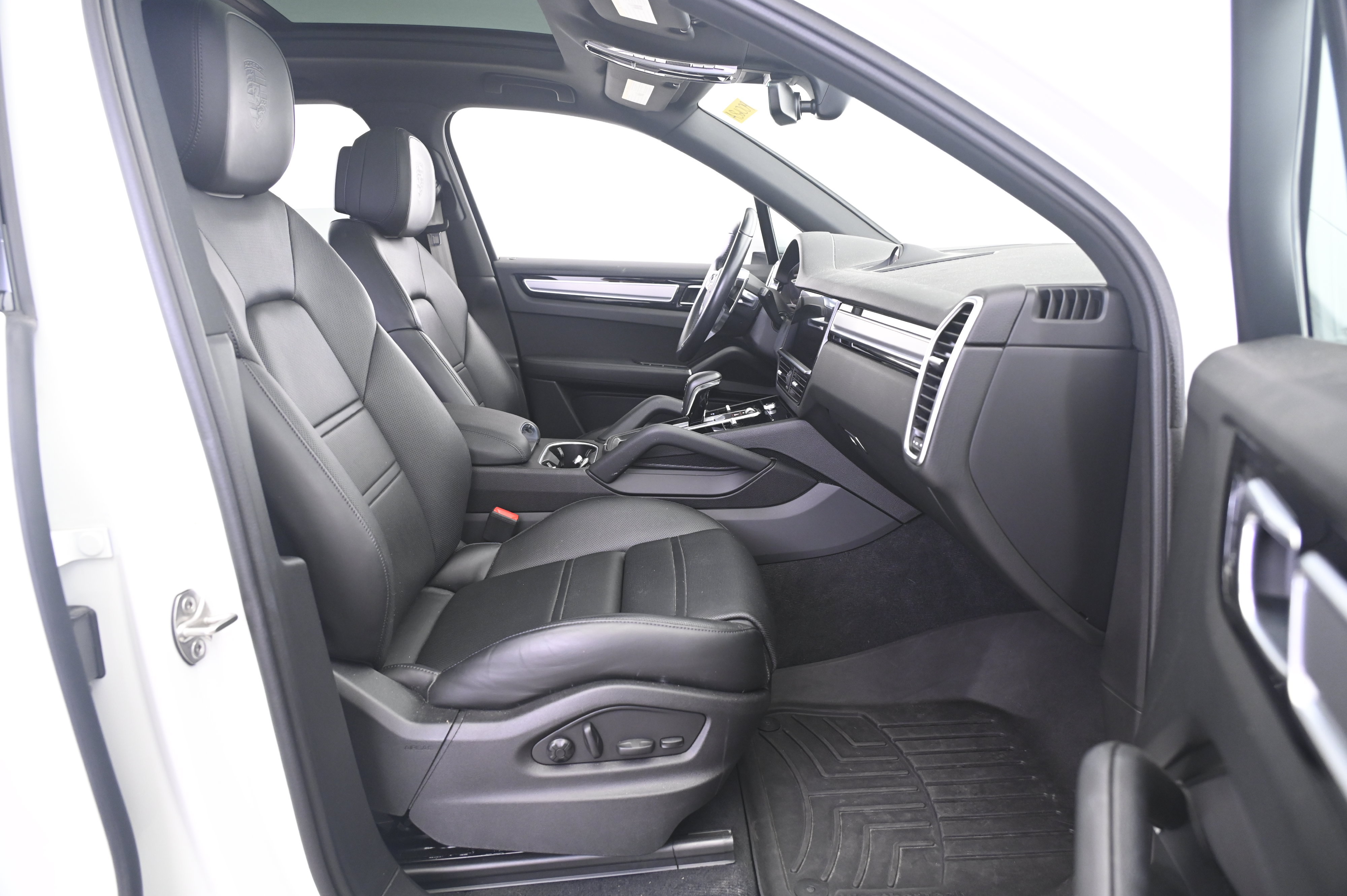 Certified 2022 Porsche Cayenne Platinum Edition AWD/4WD image 23