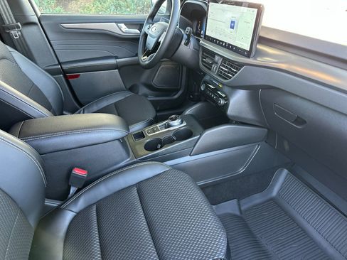 Used 2024 Ford Escape SE image 16