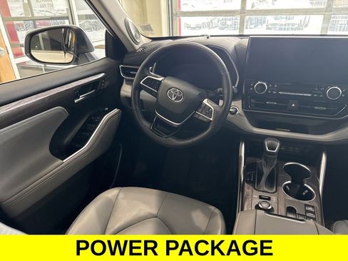 Used 2023 Toyota Highlander Limited image 10