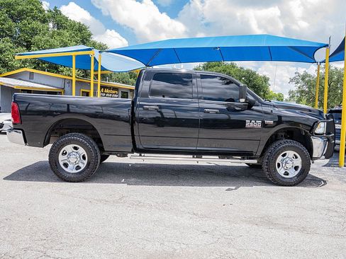 Used 2016 RAM 2500 Tradesman w/ Chrome Appearance Group AWD/4WD image 4