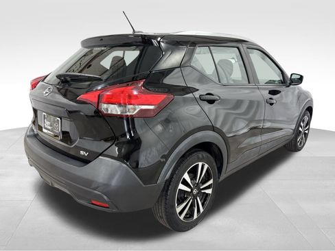 Used 2019 Nissan Kicks SV image 6