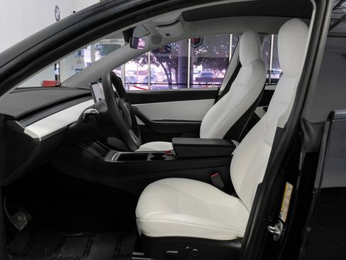 Used 2021 Tesla Model Y Long Range image 4