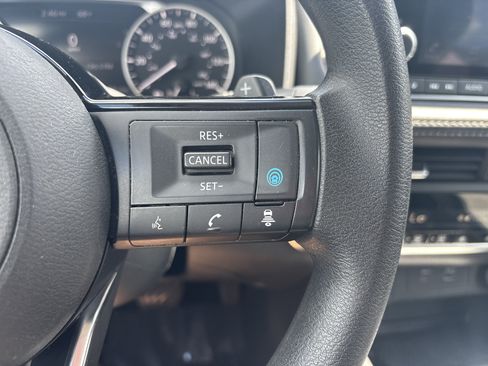 Used 2023 Nissan Rogue SV AWD/4WD image 2
