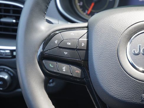 Used 2023 Jeep Cherokee Altitude Lux image 19