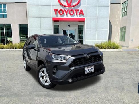 Used 2019 Toyota RAV4 XLE w/ All Weather Liner Package FWD image 2