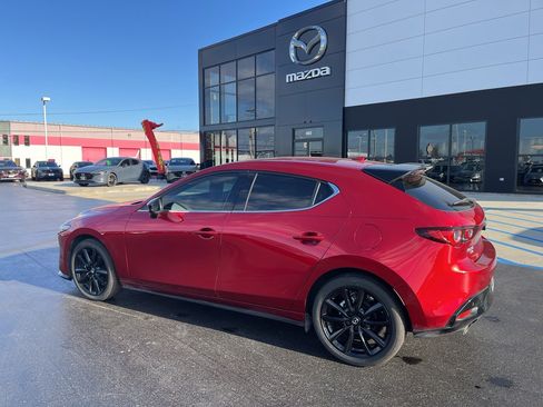 Certified 2025 MAZDA MAZDA3 Hatchback w/Premium Plus Pkg image 3