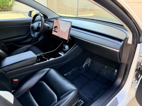 Used 2019 Tesla Model 3 Standard Range Plus RWD image 18