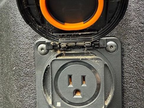 Used 2023 GMC Sierra 1500 SLE image 12