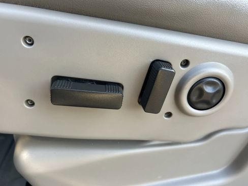 Used 2005 Chevrolet Avalanche Z71 w/ Sun And Sound Package image 42