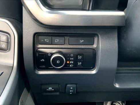 Used 2024 Ford F250 Lariat w/ Black Appearance Package AWD/4WD image 33