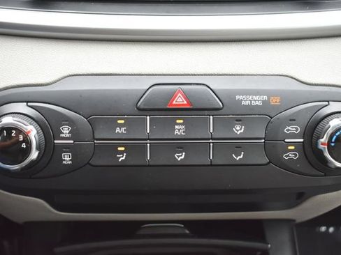 Used 2019 Kia Sorento FWD image 25