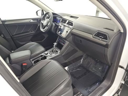 Used 2023 Volkswagen Tiguan SE w/ Panoramic Sunroof Package AWD/4WD image 36