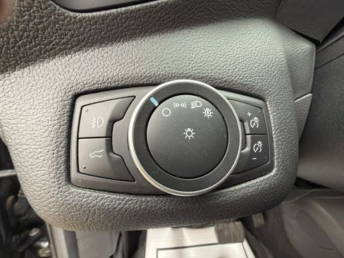 Used 2018 Ford Escape SE image 13