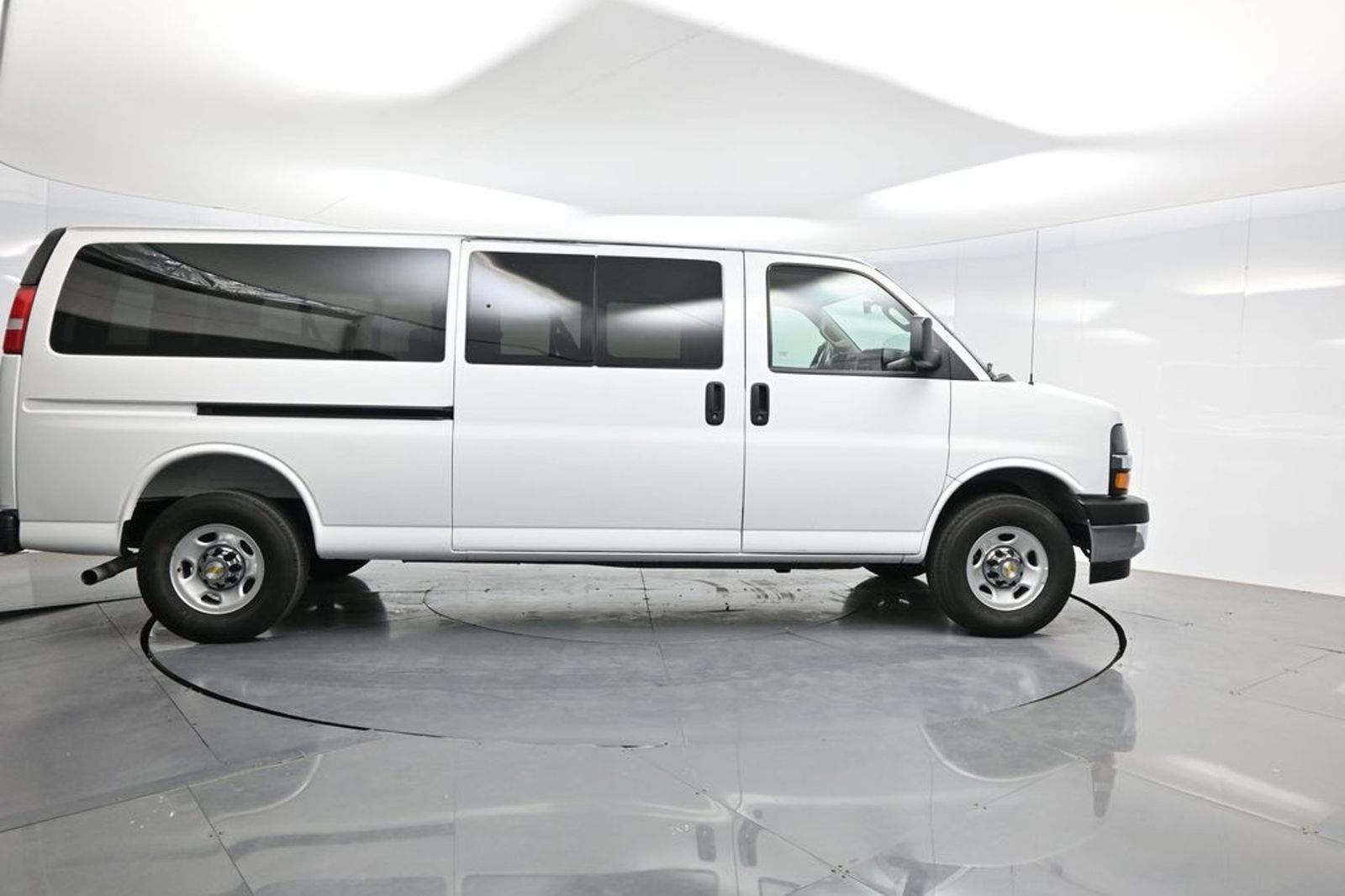 Used 2025 Chevrolet Express 3500 LT w/ LT Preferred Equipment Group RWD image 32
