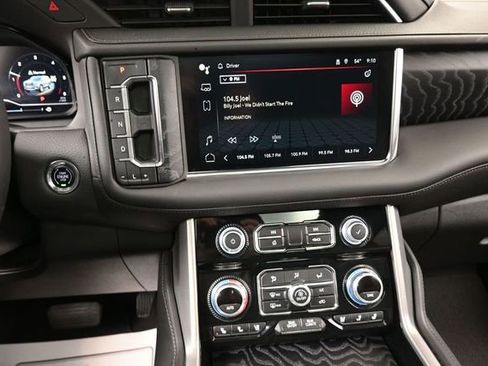 Used 2023 GMC Yukon XL Denali AWD/4WD image 10