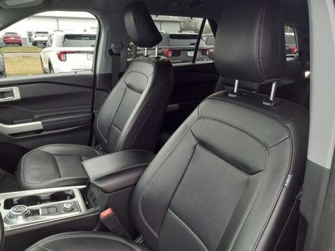 Used 2023 Ford Explorer Limited image 14