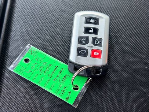 Used 2016 Toyota Sienna XLE Premium AWD/4WD image 49